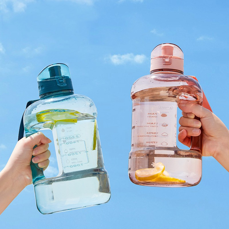 1.5L Reusable Plastic Water Bottle With Leak Resistant Lid