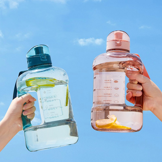 1.5L Reusable Plastic Water Bottle With Leak Resistant Lid